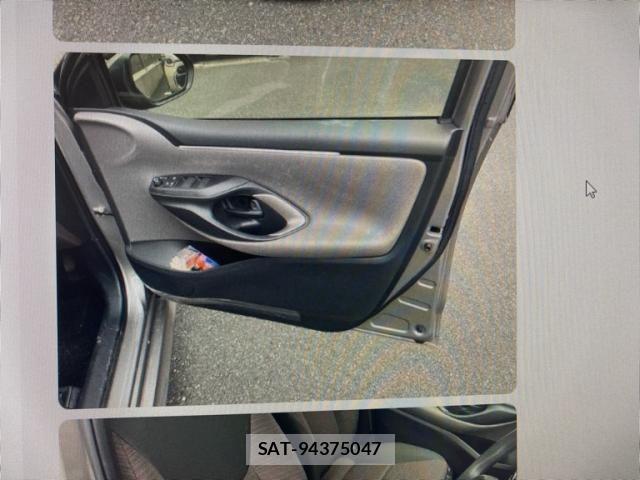 Toyota YARIS 2021-06 7252971-7