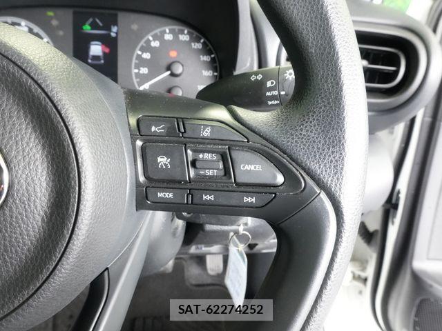 Toyota YARIS 2021-02 7273341-13