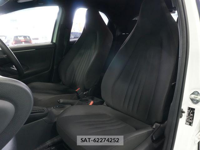 Toyota YARIS 2021-02 7273341-25