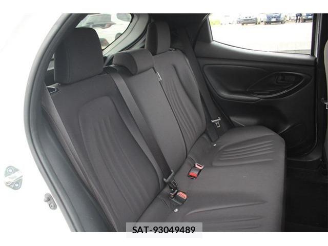 Toyota YARIS 2021-05 7331472-18