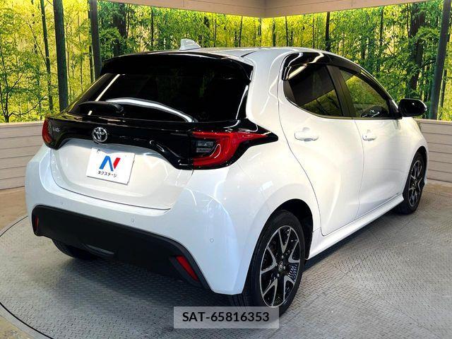 Toyota YARIS 2020-08 7360640-16