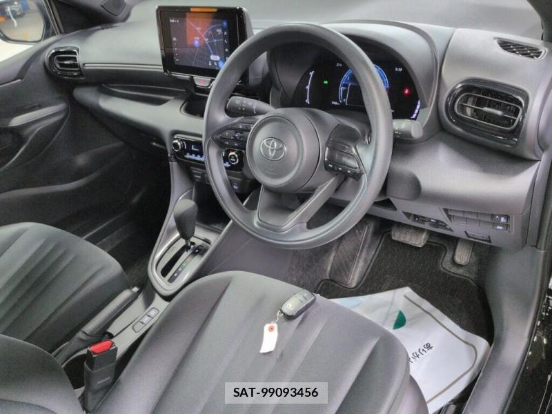 Toyota YARIS 2025-02 7380010-4