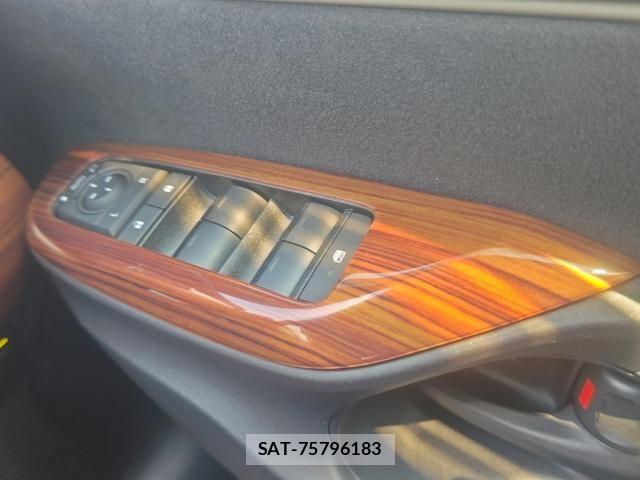 Toyota YARIS 2024-11 7459111-26