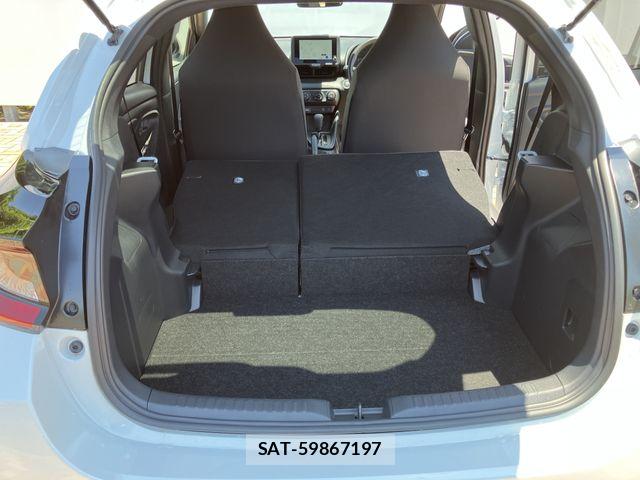 Toyota YARIS 2025-05 7459112-13