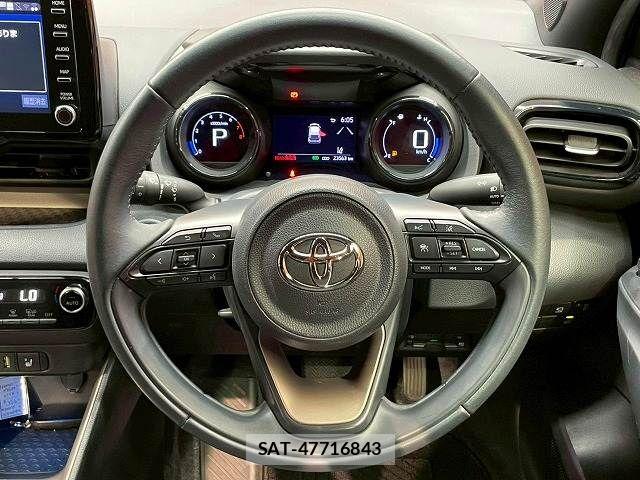Toyota YARIS 2020-04 7504086-12