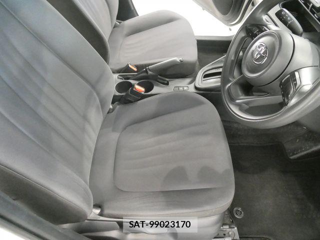 Toyota YARIS 2021-01 7510592-17