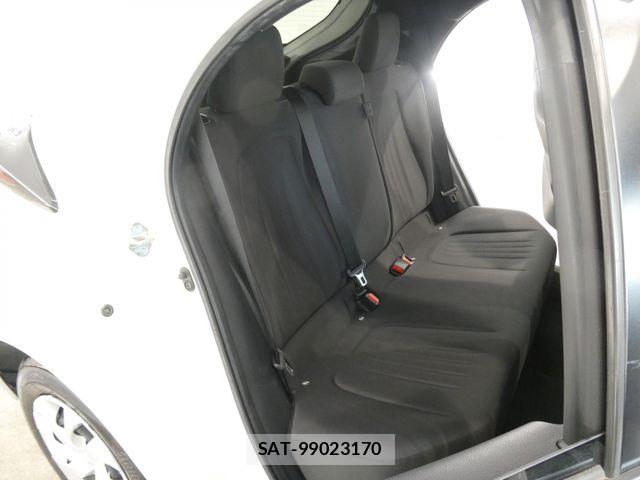 Toyota YARIS 2021-01 7510592-19