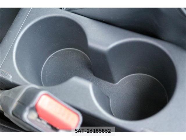 Toyota YARIS 2020-10 7510588-13