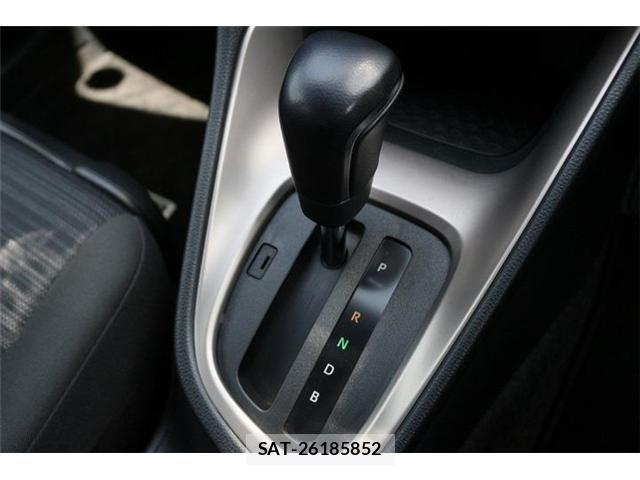 Toyota YARIS 2020-10 7510588-16