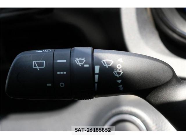 Toyota YARIS 2020-10 7510588-29