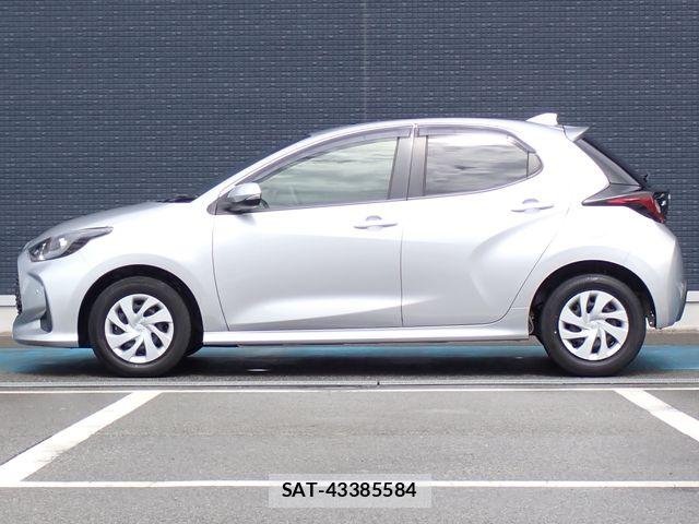 Toyota YARIS 2024-04 7510589-17