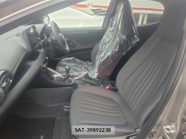Toyota YARIS 2025-01 7510580-26