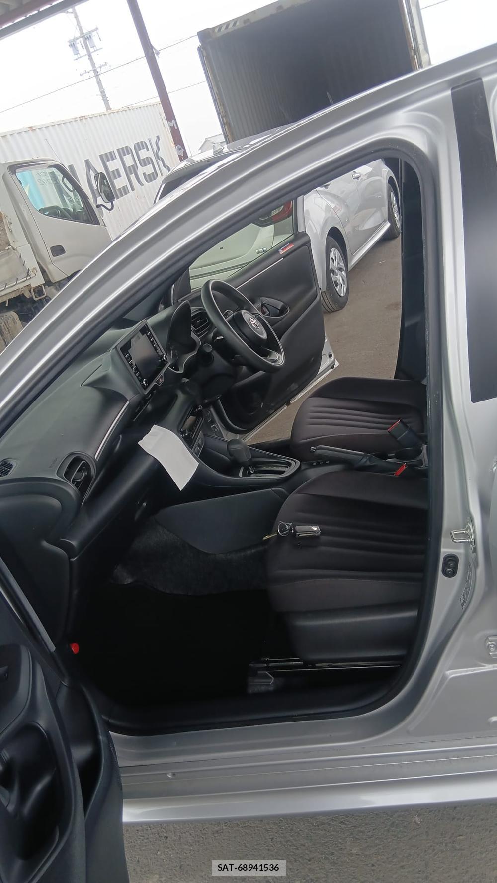 Toyota YARIS 2021 6848858-10
