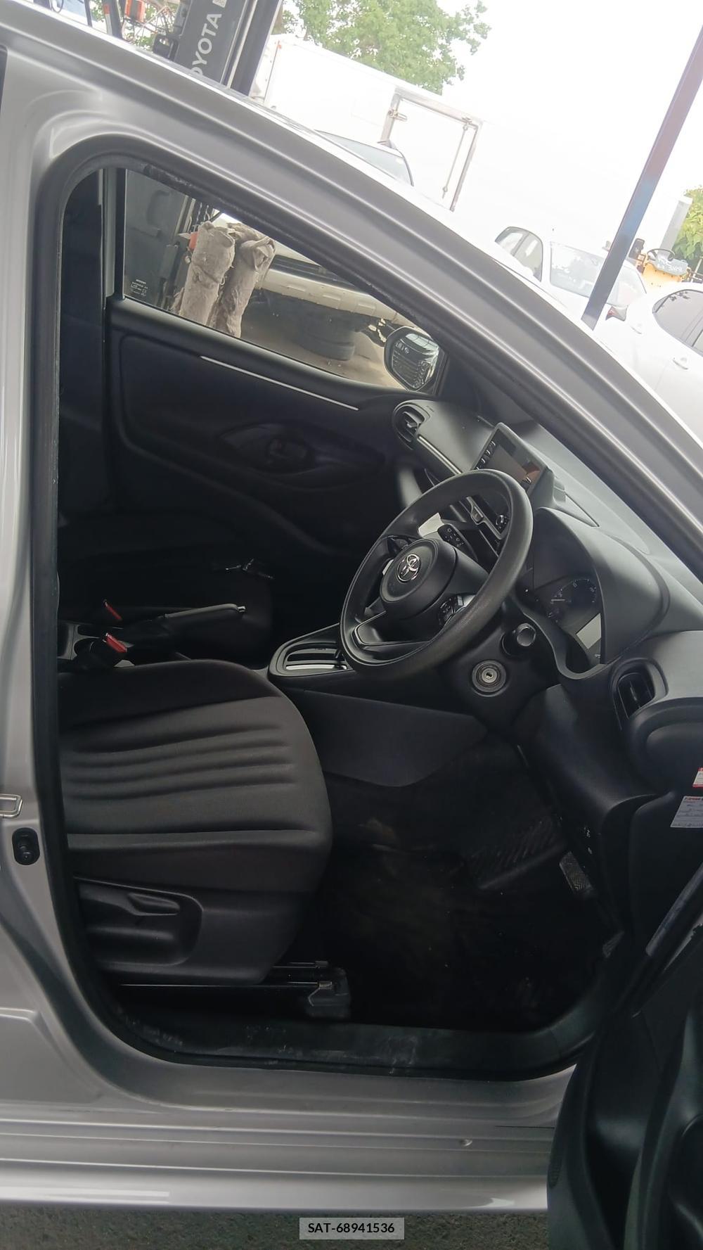 Toyota YARIS 2021 6848858-11