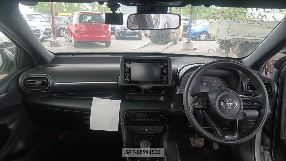 Toyota YARIS 2021 6848858-12
