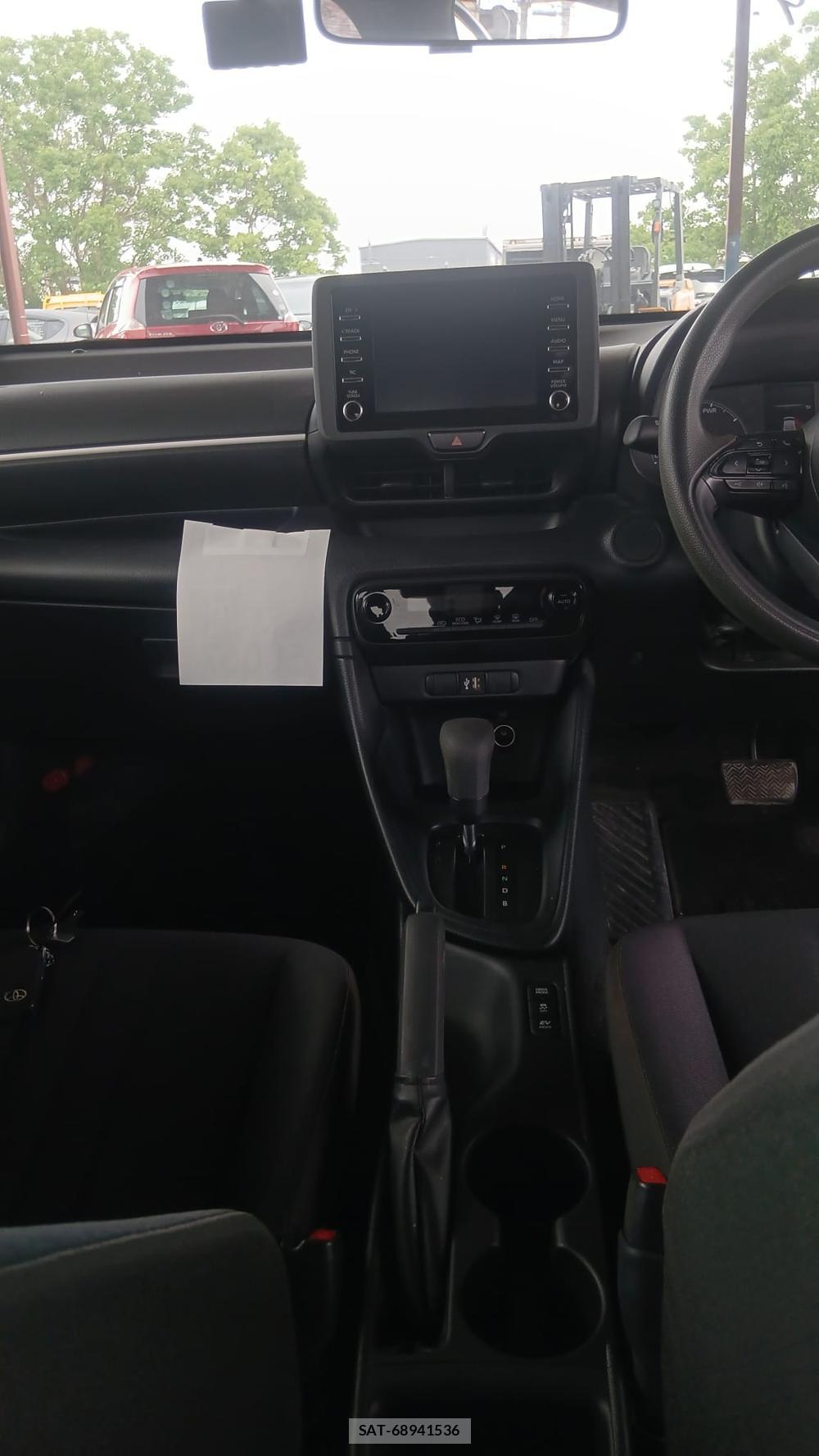 Toyota YARIS 2021 6848858-15