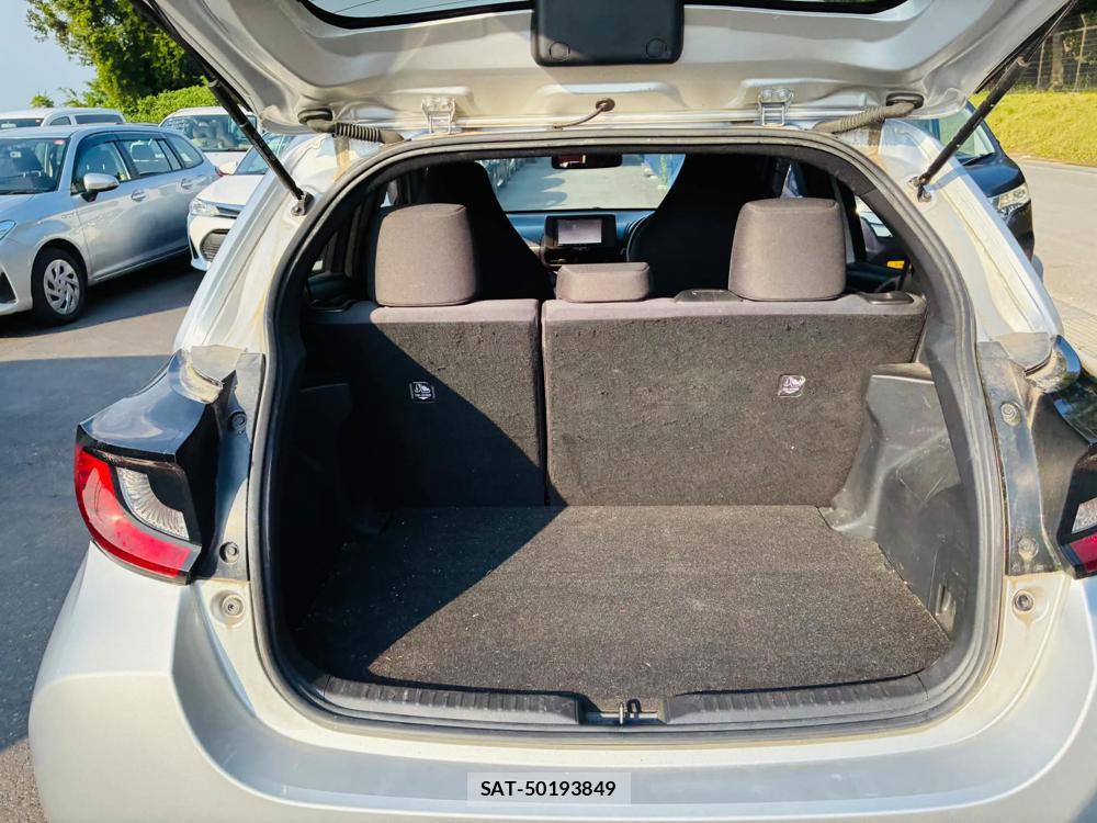 Toyota YARIS 2021 7043694-24