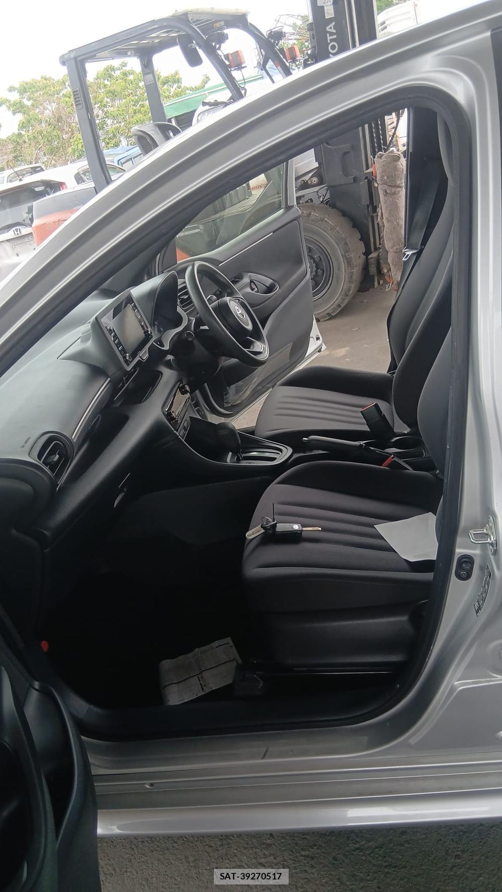Toyota YARIS 2021 6848857-10
