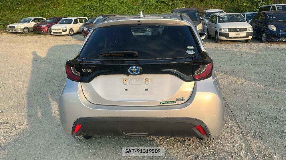 Toyota YARIS 2021 6804902-3