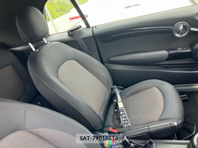 Toyota YARIS 2020-03 7563125-20