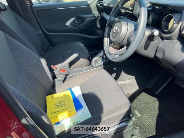 Toyota YARIS 2022-10 7621595-10