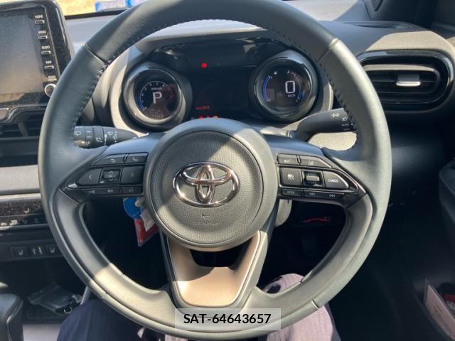 Toyota YARIS 2022-10 7621595-11