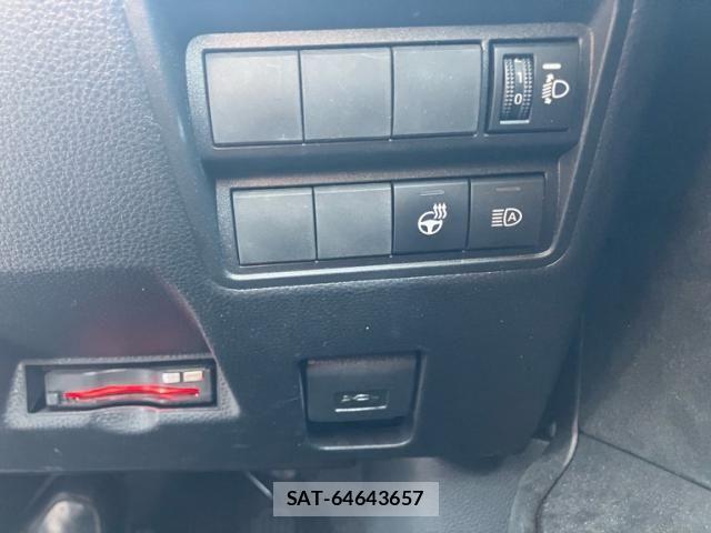 Toyota YARIS 2022-10 7621595-14