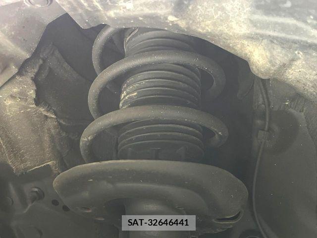 Toyota YARIS 2022-03 7621596-19