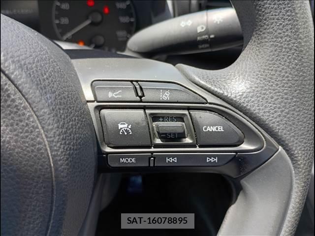 Toyota YARIS 2020-05 7621602-11