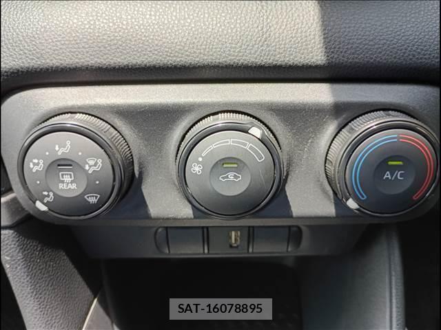 Toyota YARIS 2020-05 7621602-12