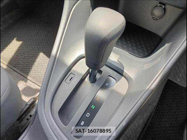 Toyota YARIS 2020-05 7621602-13