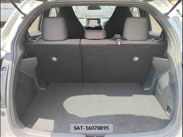 Toyota YARIS 2020-05 7621602-16
