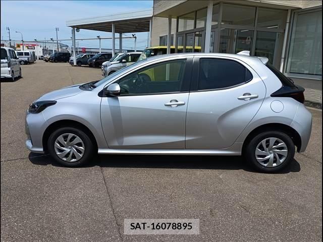 Toyota YARIS 2020-05 7621602-4