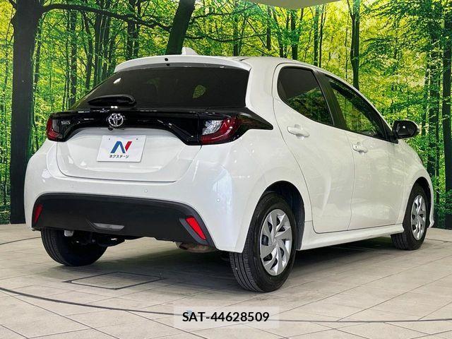 Toyota YARIS 2022-08 7621599-16