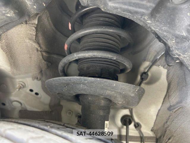 Toyota YARIS 2022-08 7621599-19