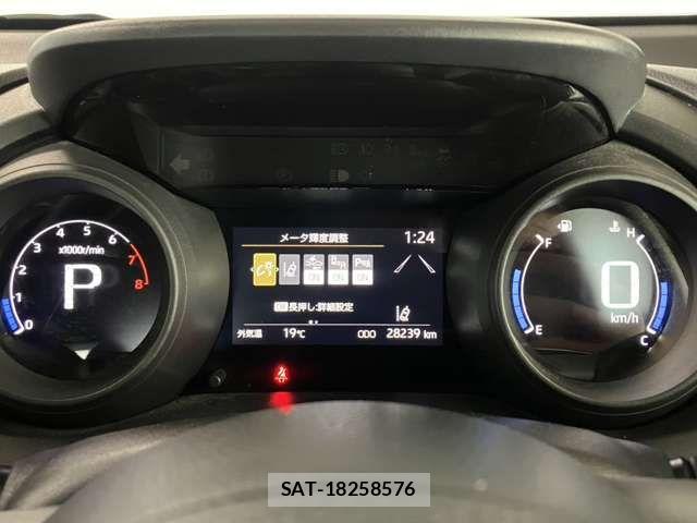 Toyota YARIS 2021-06 7621598-11