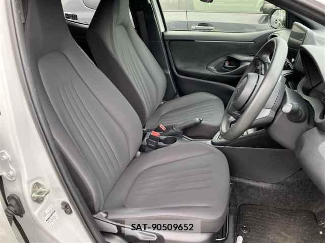 Toyota YARIS 2024-05 7681083-6
