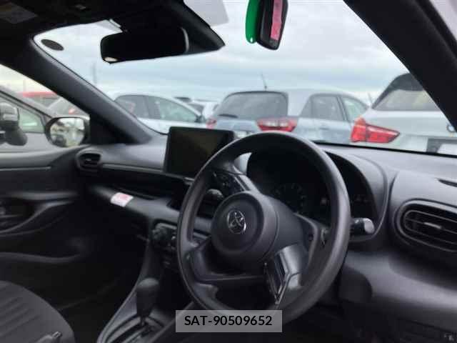 Toyota YARIS 2024-05 7681083-7