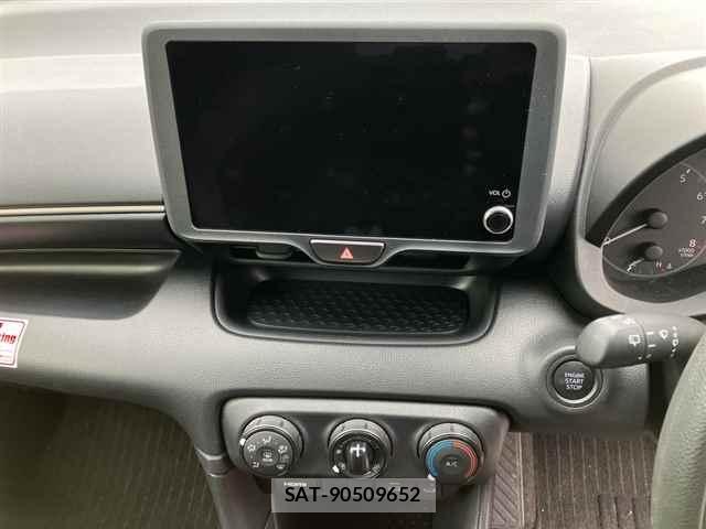 Toyota YARIS 2024-05 7681083-8