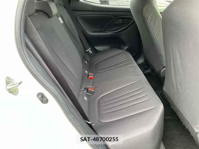 Toyota YARIS 2024-06 7681082-5