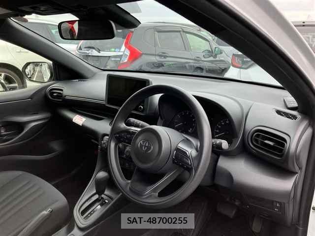Toyota YARIS 2024-06 7681082-7