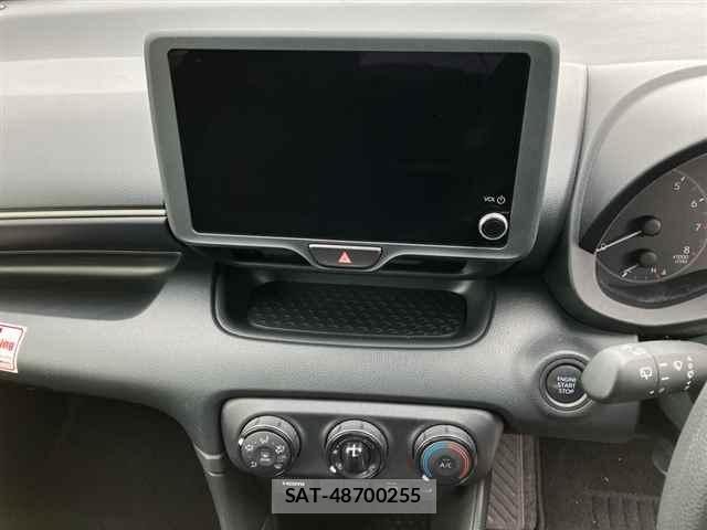 Toyota YARIS 2024-06 7681082-8