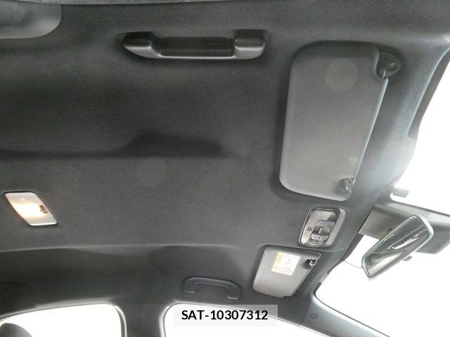 Toyota YARIS 2021-05 7731149-28