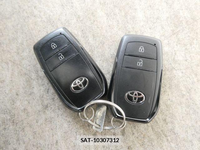 Toyota YARIS 2021-05 7731149-29