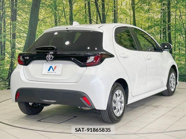 Toyota YARIS 2023-06 7731140-16