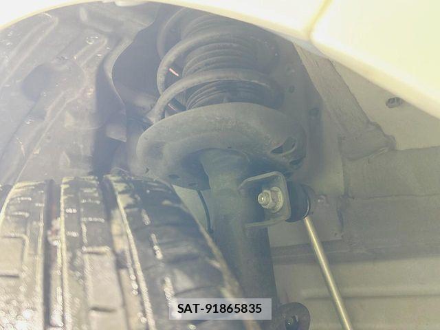 Toyota YARIS 2023-06 7731140-19