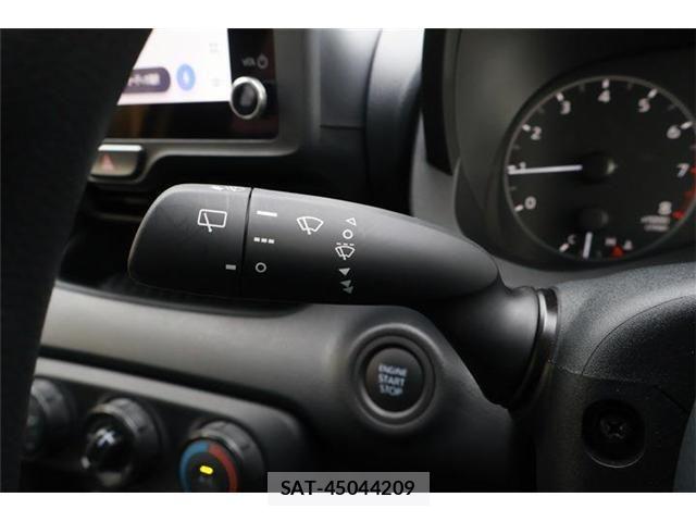 Toyota YARIS 2024-09 7880757-23