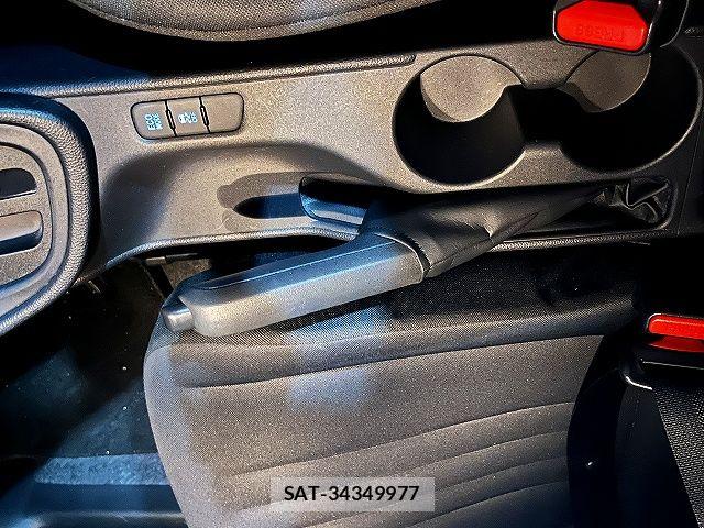 Toyota YARIS 2022-07 7880763-22