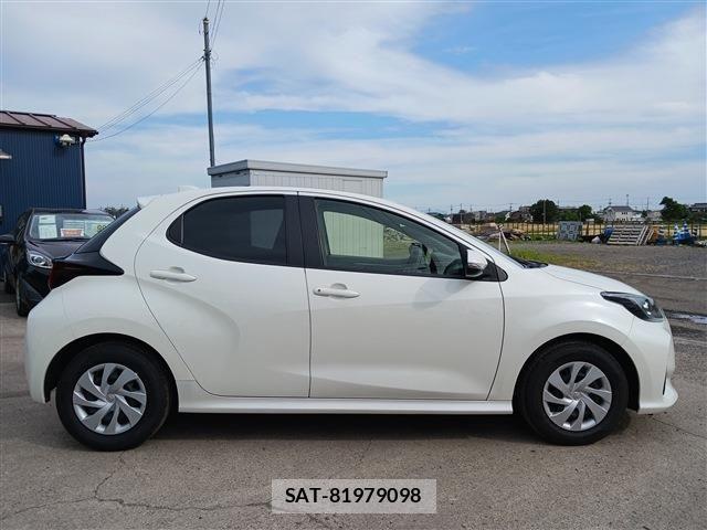 Toyota YARIS 2022-06 7880762-11