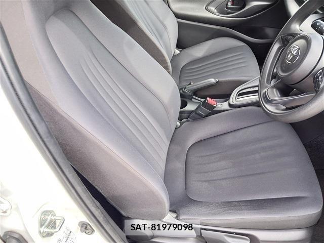 Toyota YARIS 2022-06 7880762-13